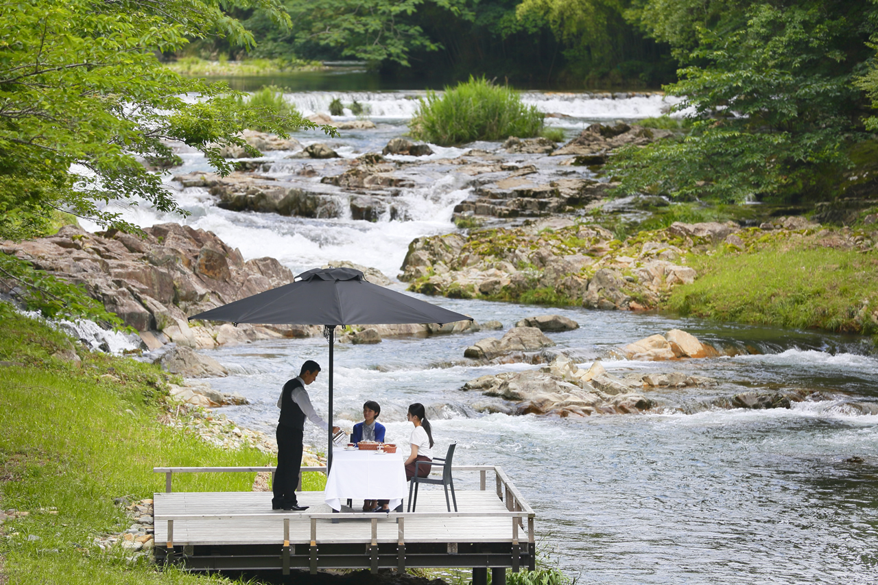 【川床の催し】山々からの風を感じる4シーンの｢カフェプラン｣のご案内。(7月1日～10月31日)