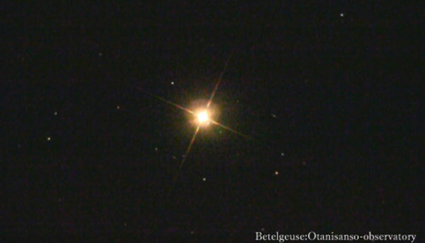 【3月の天体ドーム】西の空に浮かぶ3つの赤い星の正体は?月や星団との組み合わせが見ものです。