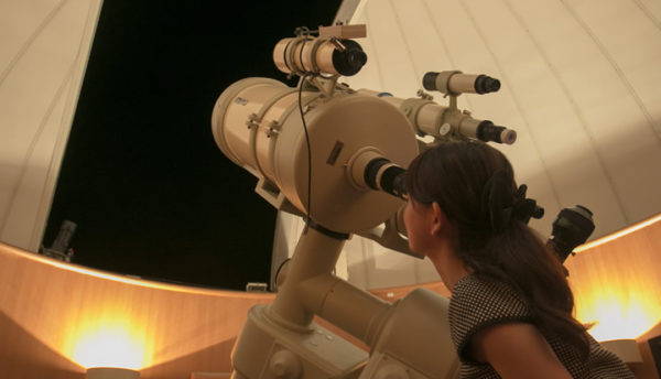 【2月の天体ドーム】春寒の夜旅を謳歌する、ふたご座のカストルとポルックス