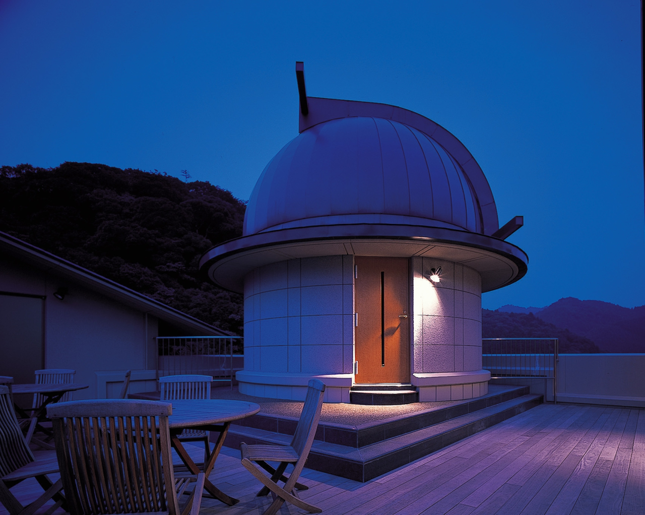 【3月の天体ドーム】春を代表するかに座のプレセペ星団や惑星が夜空に昇ります。