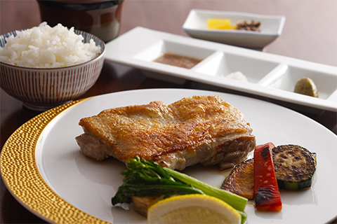 【山口の食】山口県新ご当地グルメに出品。地鶏を味わう鉄板焼ランチ「長州黒かしわグリル」のご案内。