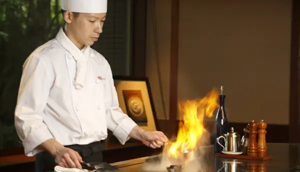 【鉄板焼コースで特別ディナー】黒毛和牛や新鮮な海鮮をご堪能（1泊2食付)